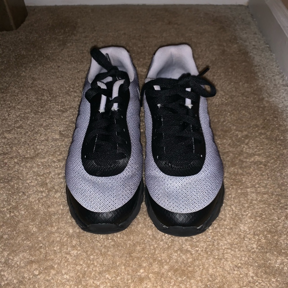 BOYS' NIKE BIG KID AIR MAX INVIGOR